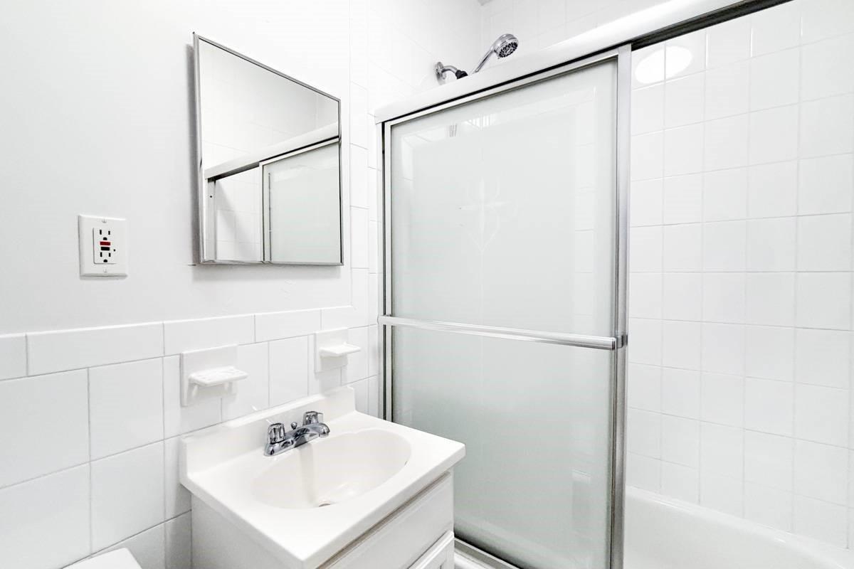 Fully Furnished 1 BD Studio Apartment in Manhattan