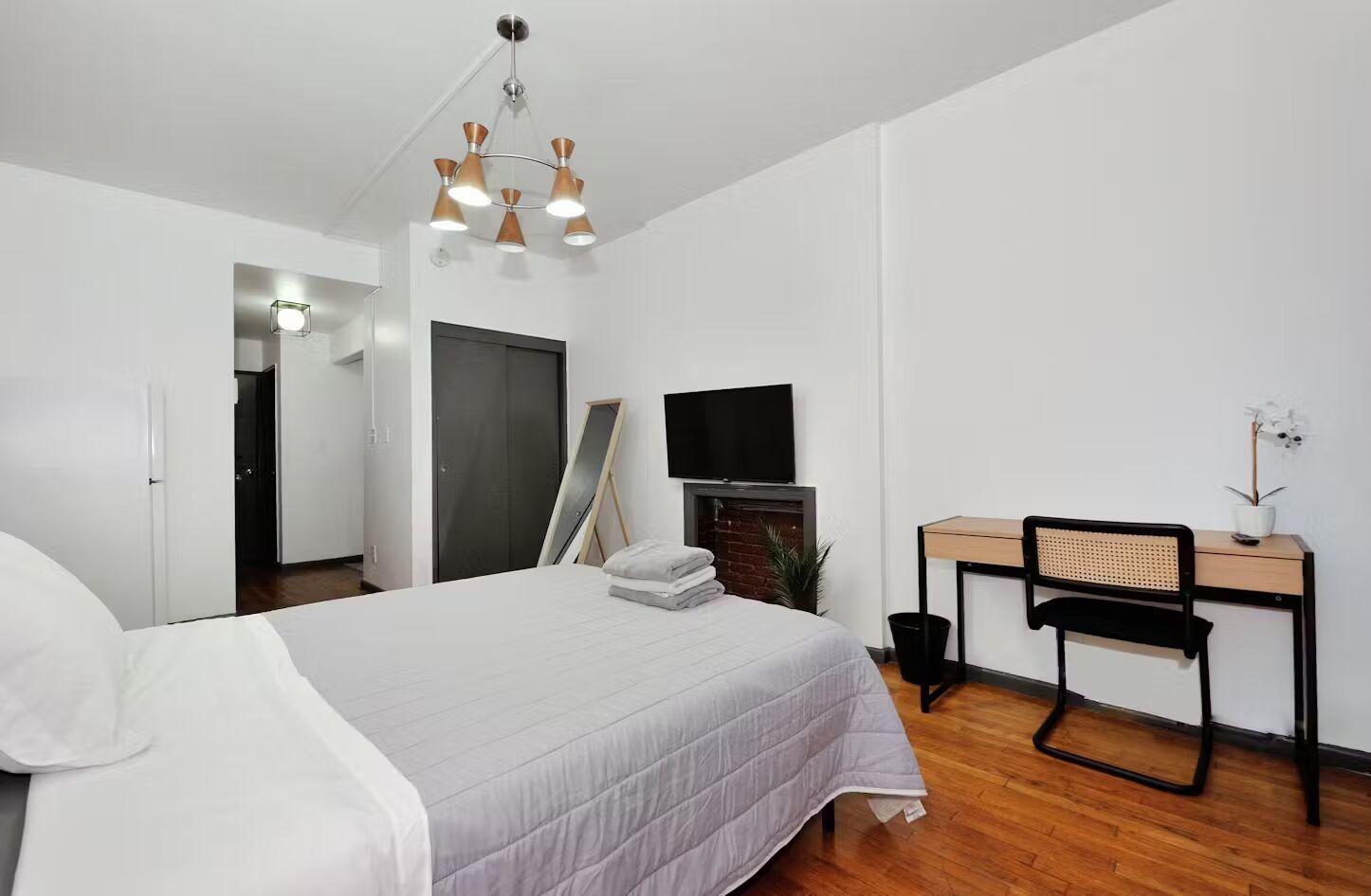 Furnished Studio Apartment in Lincoln Square, Manhattan