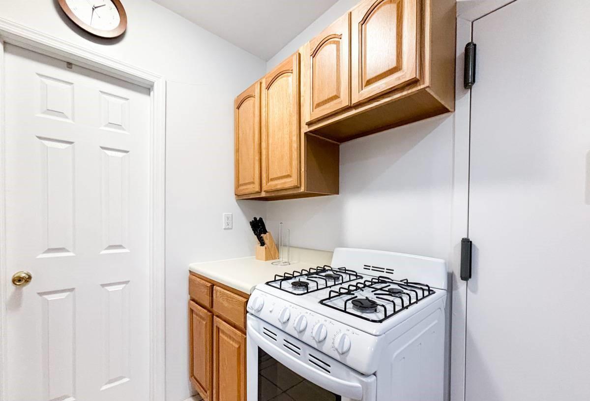 Fully Furnished 1 BD Studio Apartment in Manhattan