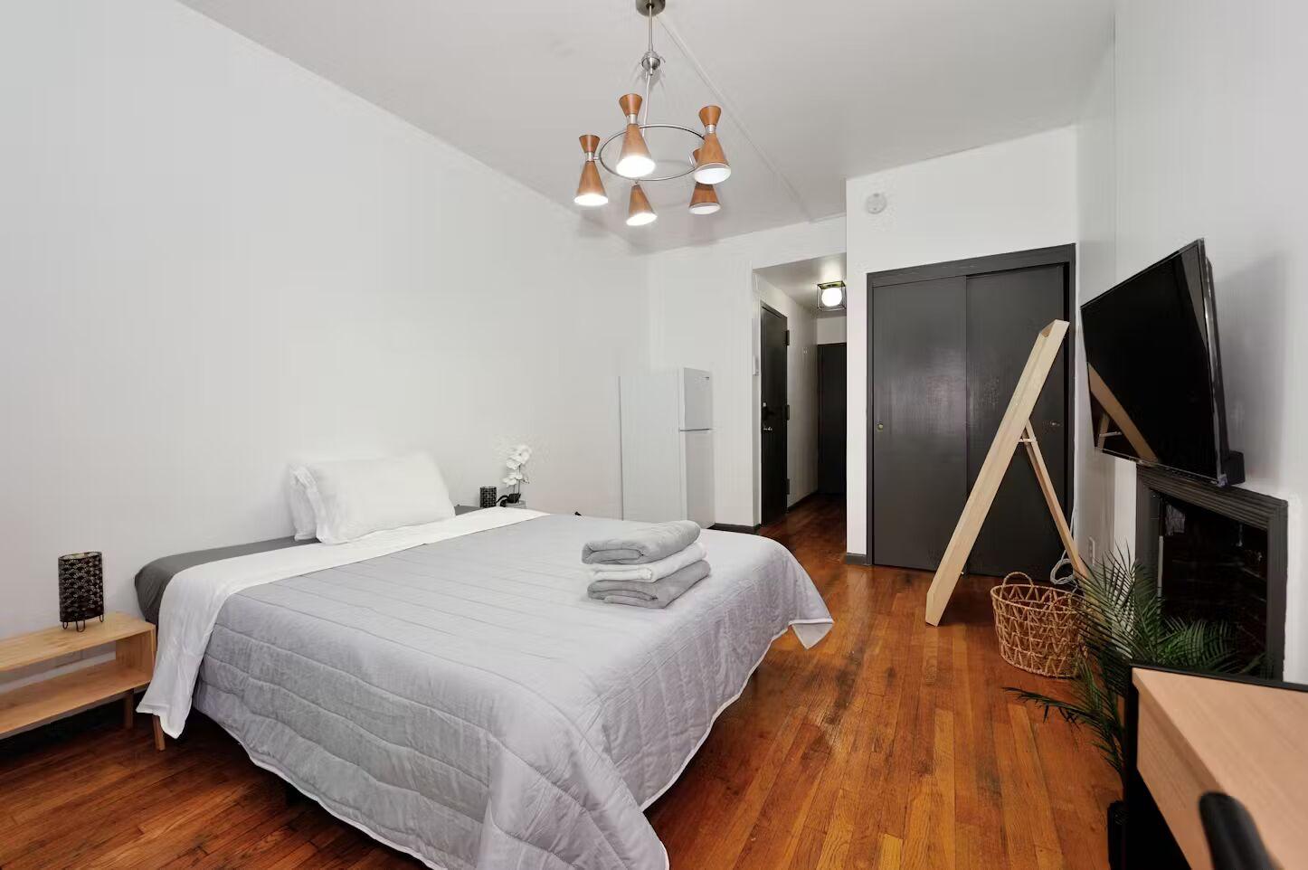 Furnished Studio Apartment in Lincoln Square, Manhattan
